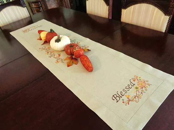 customized table runner