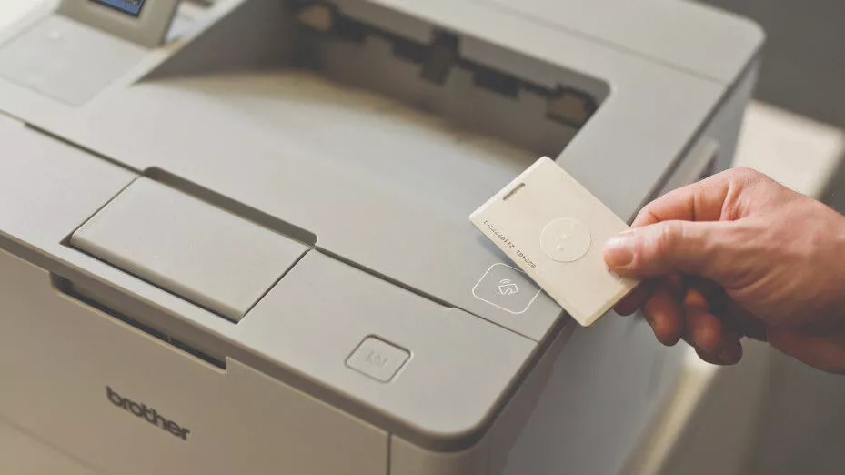 ما هي ميزة سحب الطباعة وكيف تقوم بتحسين الأمان؟